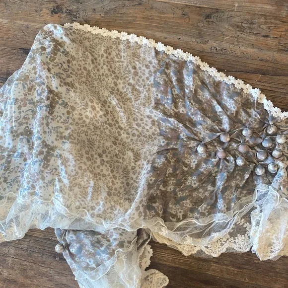 Vintage Style Lace detail Wrap - Picture 5 of 6